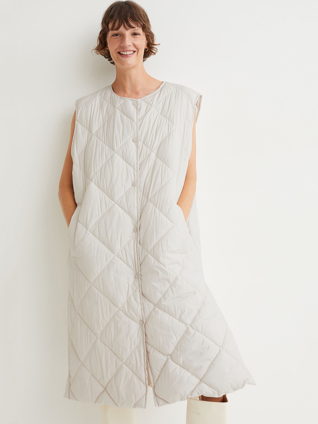 

H&M Women White & Beige Quilted Gilet
