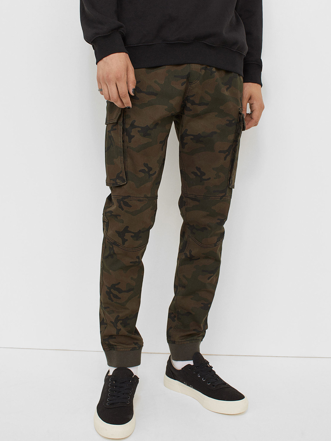 

H&M Men Olive Green & Beige Camouflage Print Skinny Fit Cargo Joggers