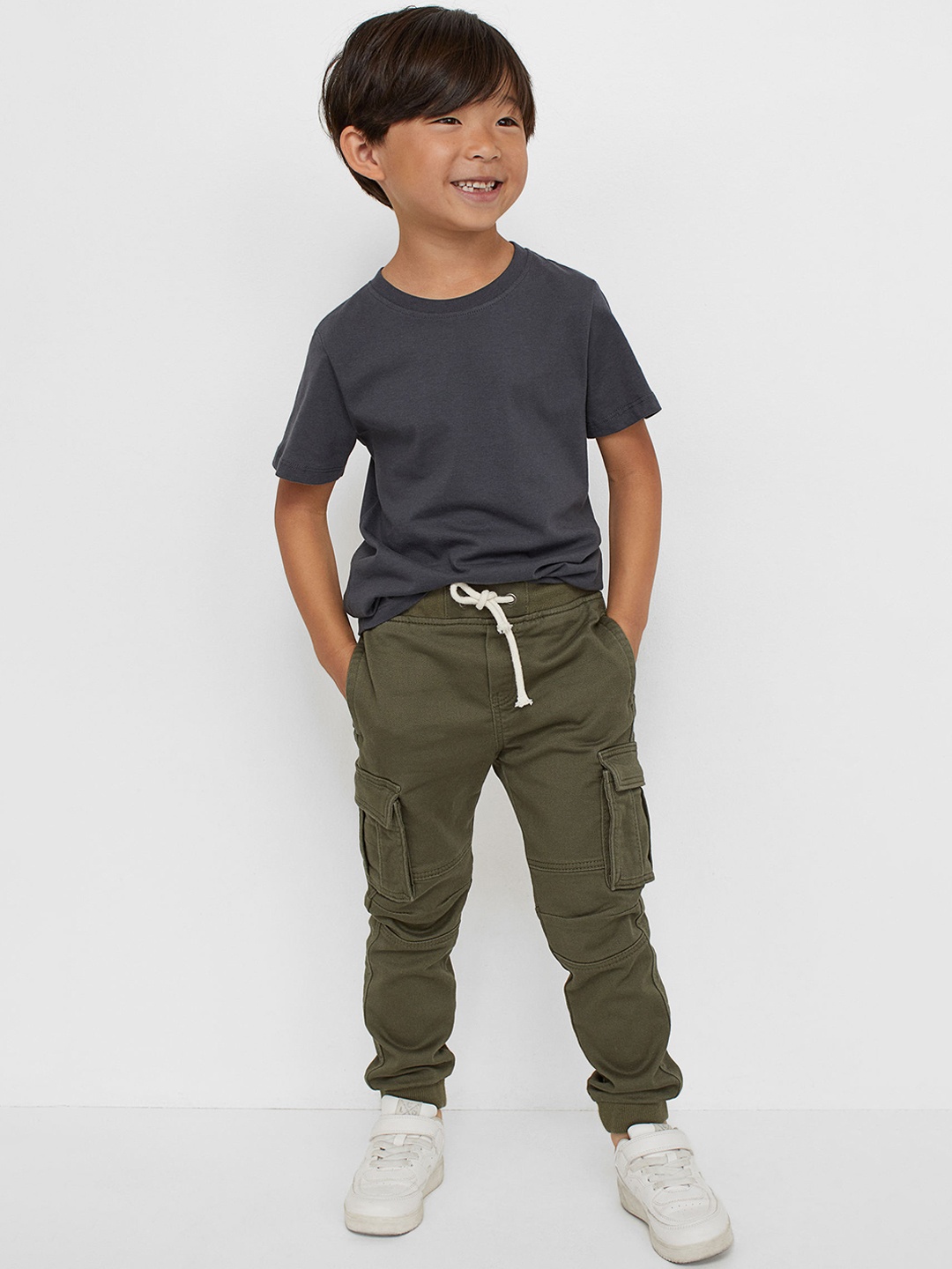 

H&M Boys Green Solid Slim Fit Cargo Joggers