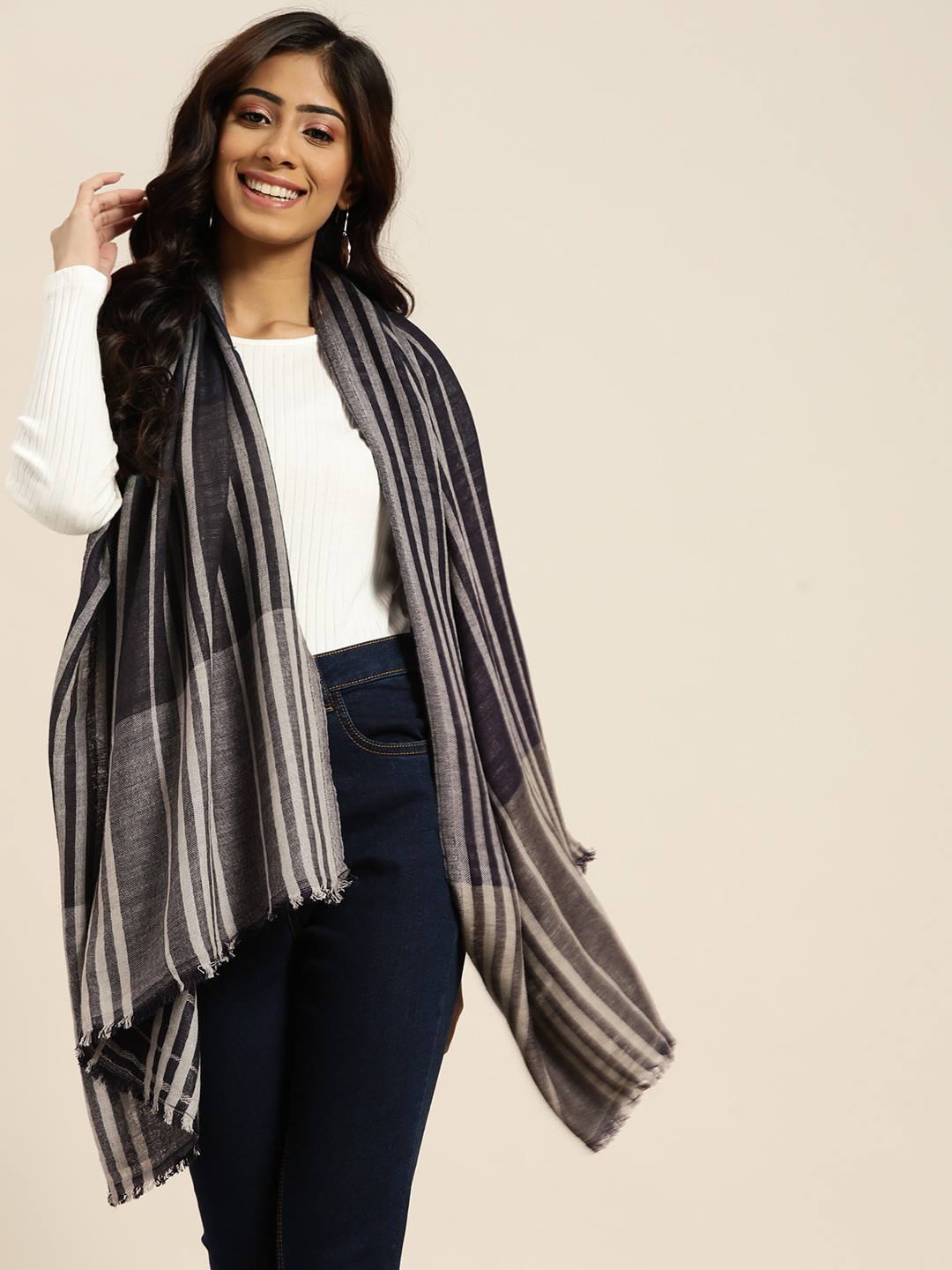 

Sangria Women Navy Blue & Grey Woven Design Stole