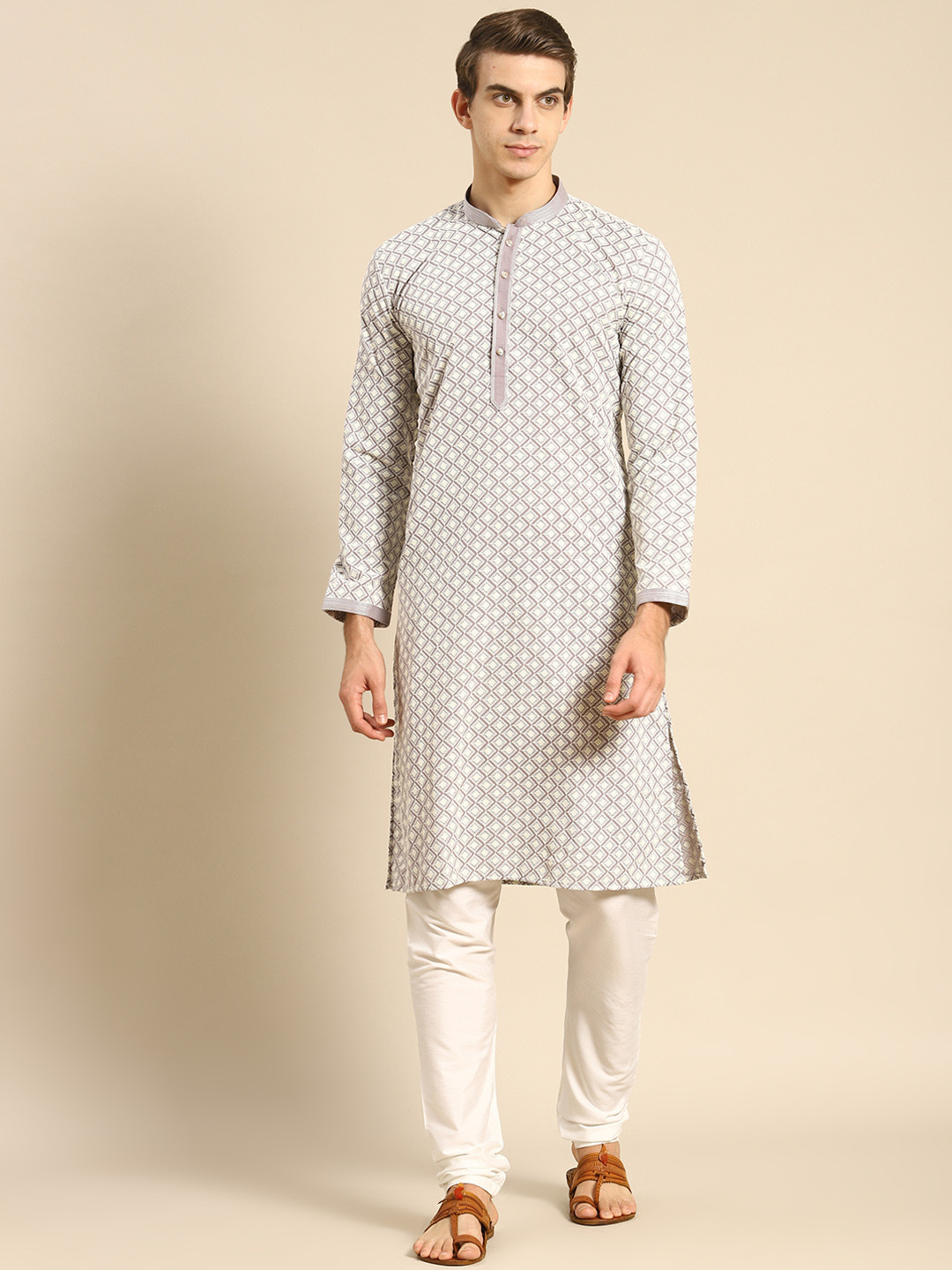 

RAJUBHAI HARGOVINDAS Men Grey & White Ethnic Motifs Embroidered Chikankari Floral Kurta