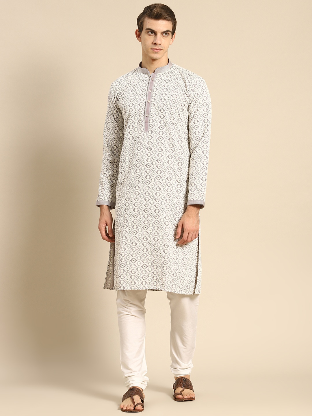 

RAJUBHAI HARGOVINDAS Men Grey & White Ethnic Motifs Embroidered Chikankari Kurta
