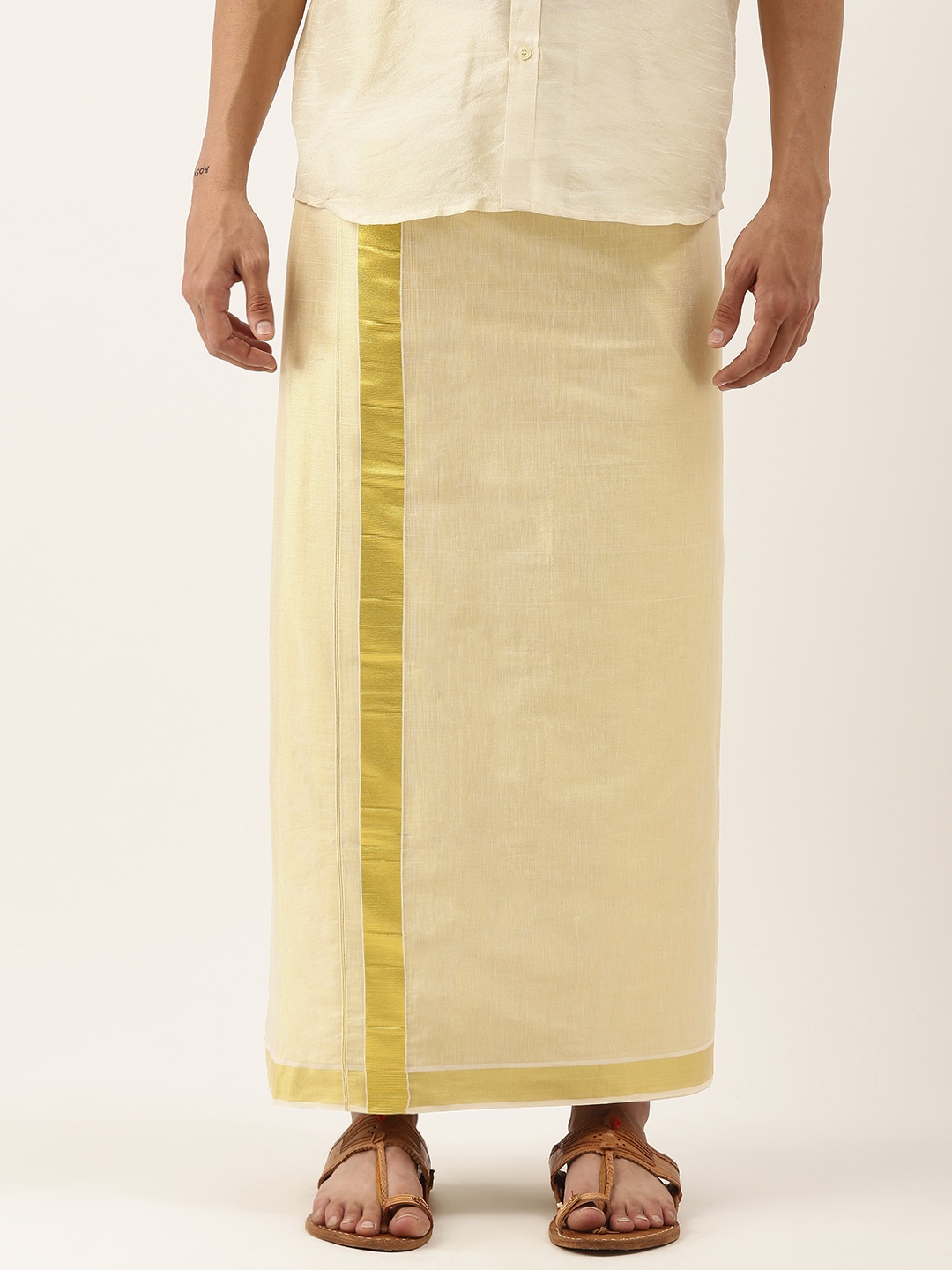 

THANGAMAGAN Men Off-White Solid Dhoti With Zari Border