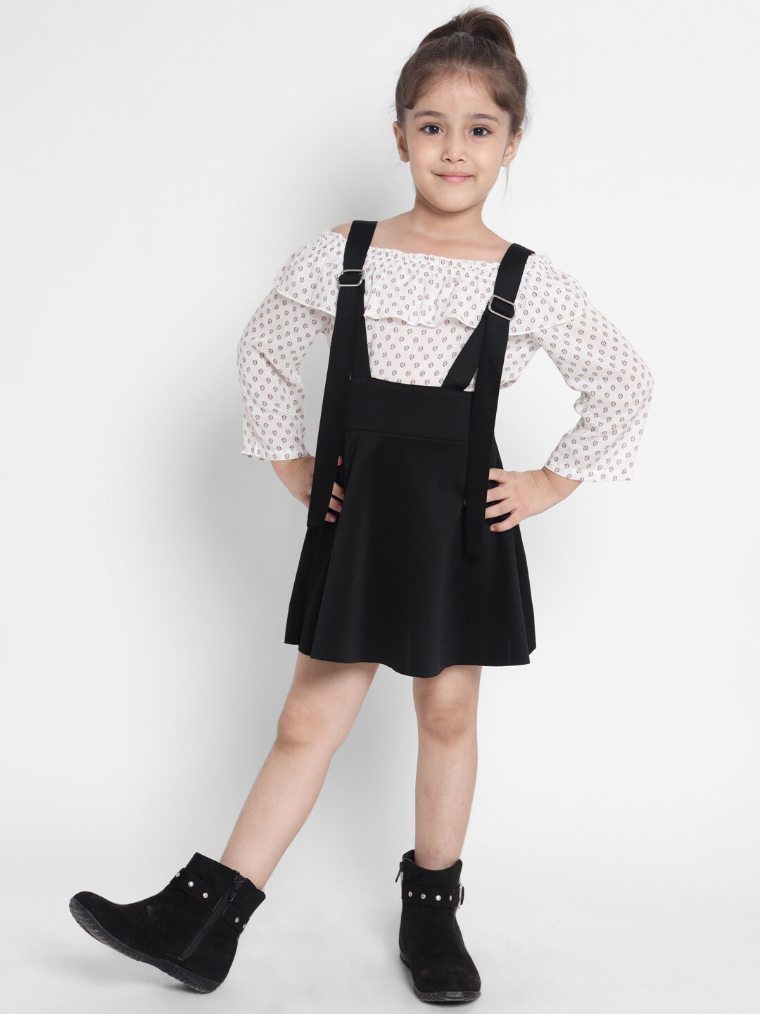 

Nauti Nati Girls Black & White Pure Cotton Printed Pinafore Set