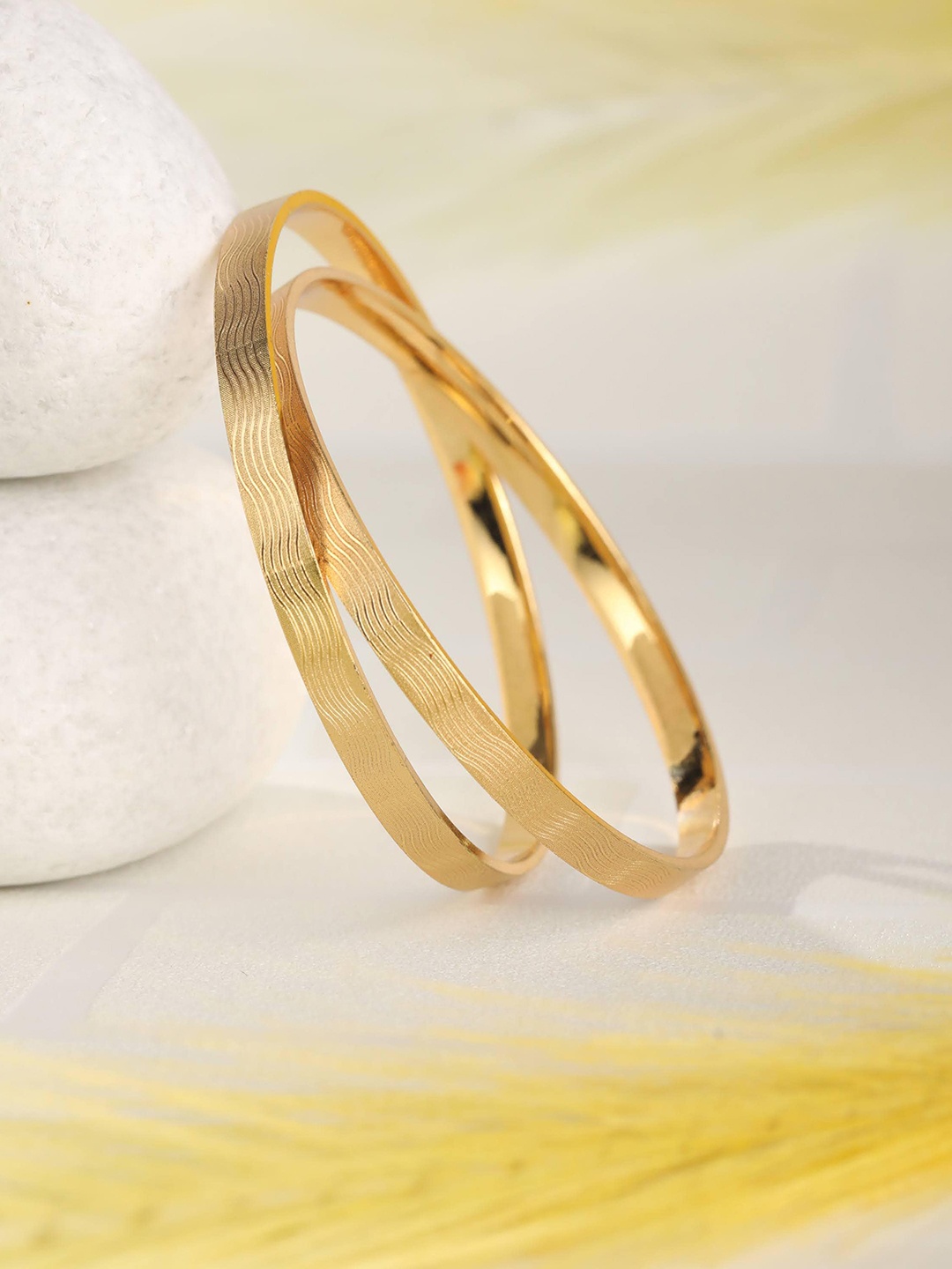 

Priyaasi Gold Plated Set of 2 Bangle Set