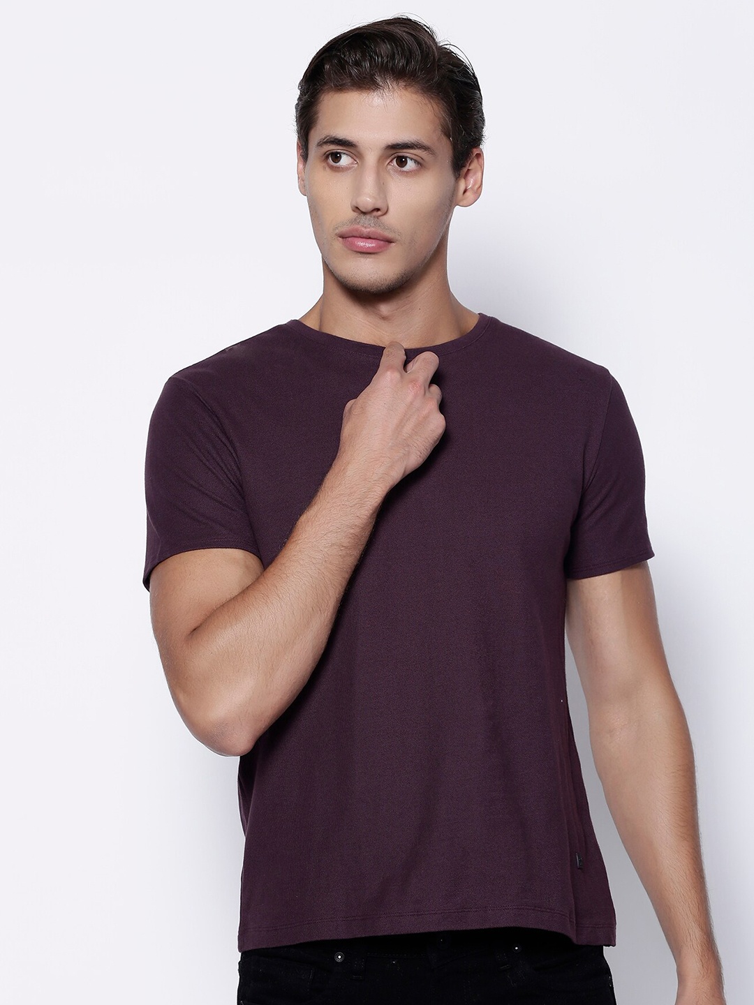 

Blackberrys Men Burgundy Slim Fit Cotton Pure Cotton T-shirt