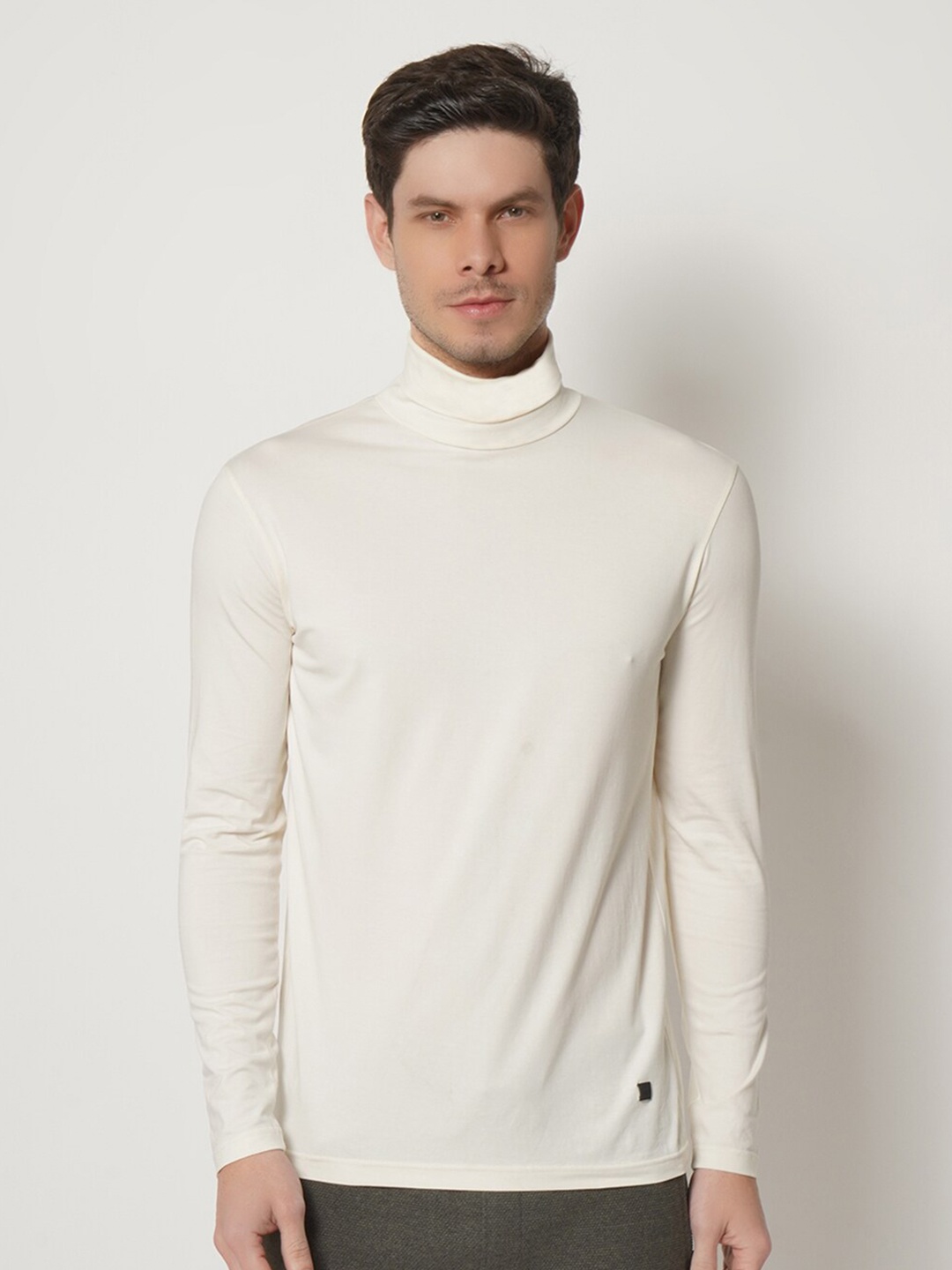 

Blackberrys Men Off White Turtle Neck Slim Fit T-shirt