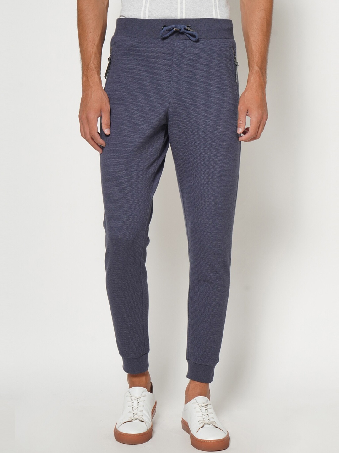 

Blackberrys Men Blue Solid Mid Rise Slim Fit Joggers