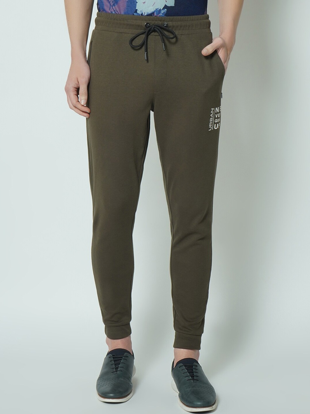 

Blackberrys Men Olive Green Solid Joggers