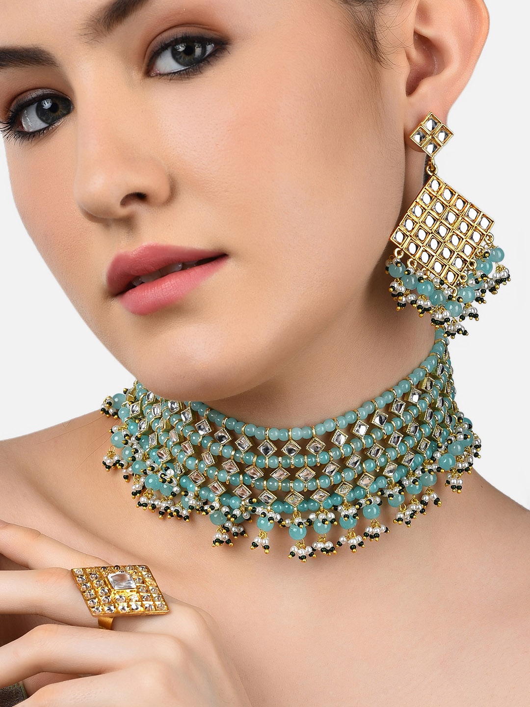 

Zaveri Pearls Gold-Plated Green Kundan-Studded & Pearl Beaded Jewellery Set