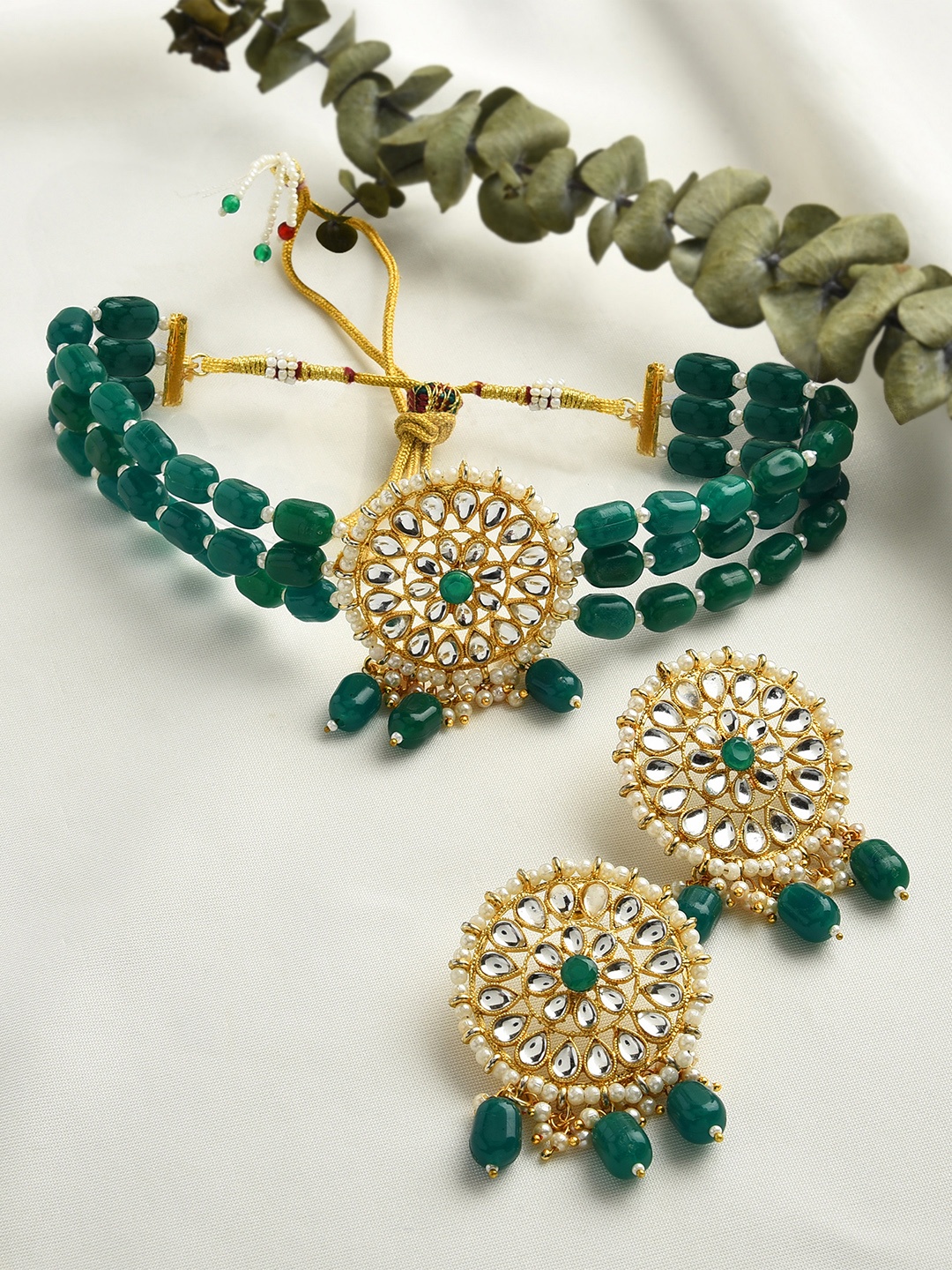 

Zaveri Pearls Gold-Plated White & Green Kundan-Studded & Beaded Jewellery Set