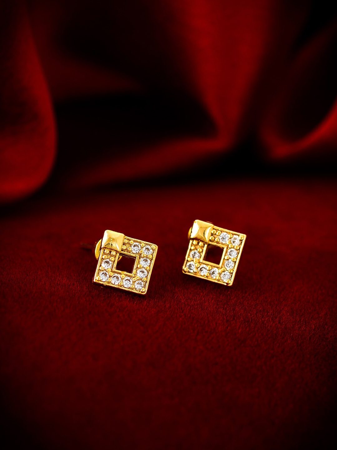 

aadita Gold-Toned Classic Studs Earrings