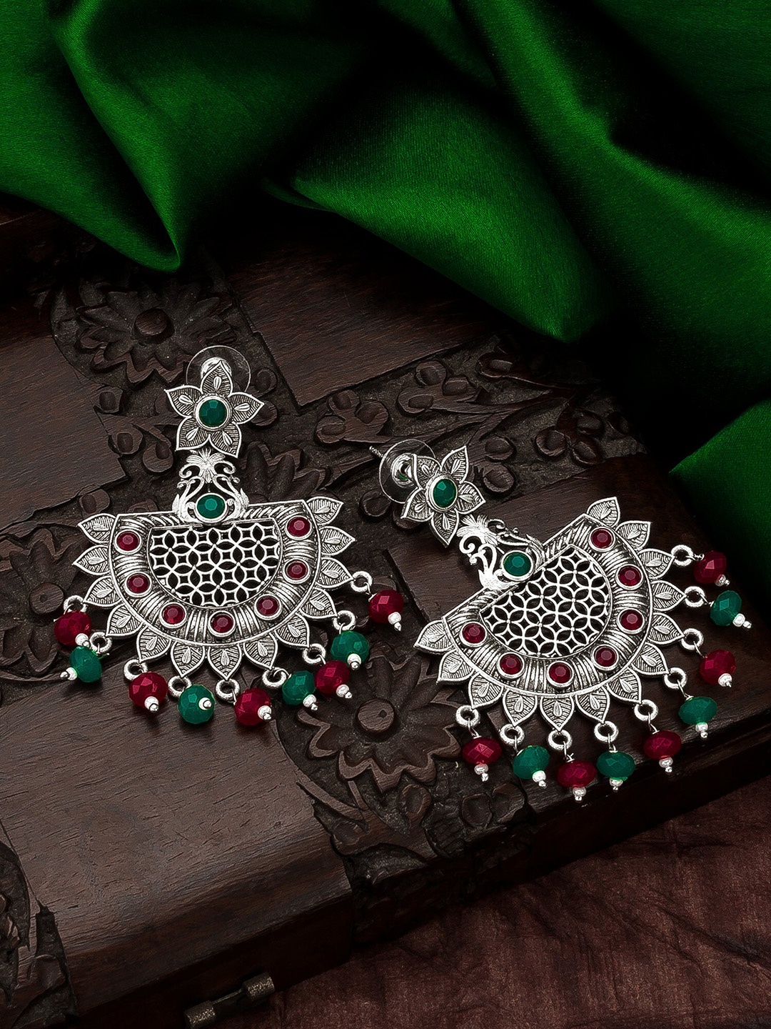 

aadita Silver-Toned Classic Chandbalis