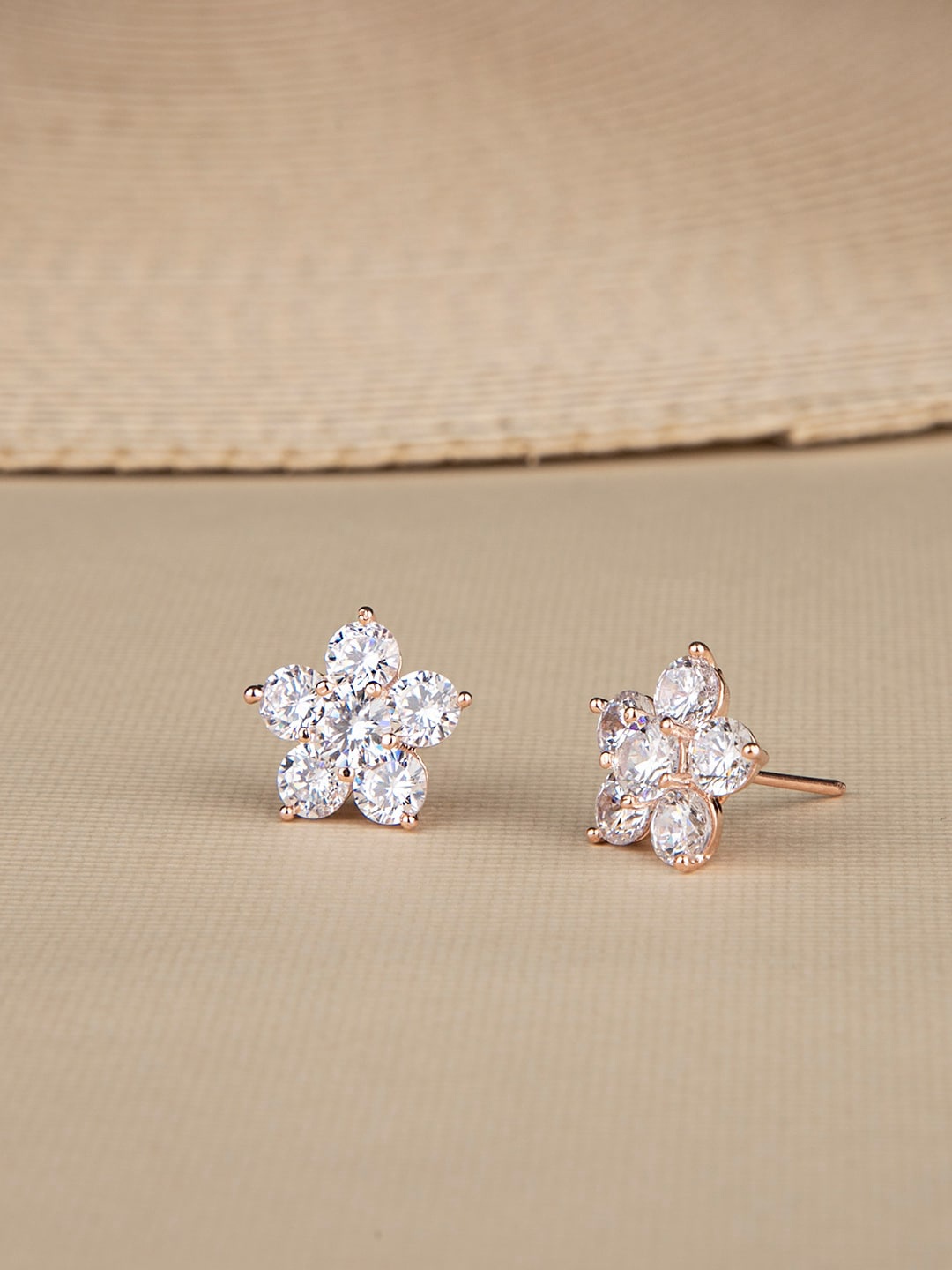 

Queen Be Rose Gold Contemporary Studs Earrings