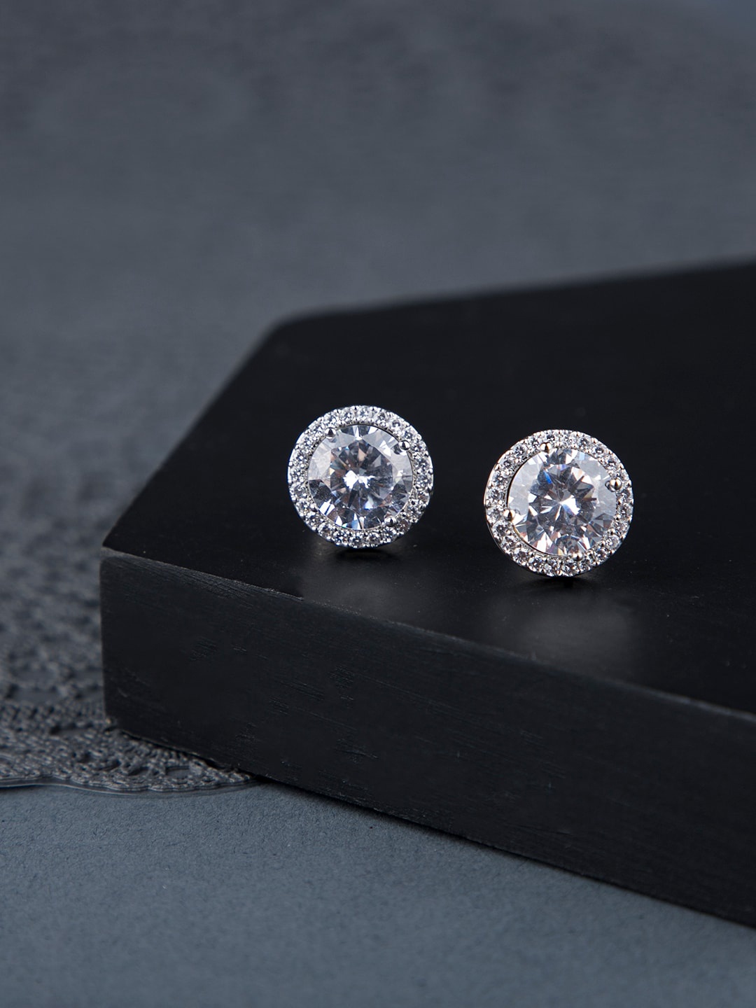 

Queen Be Silver-Toned Contemporary Studs Earrings