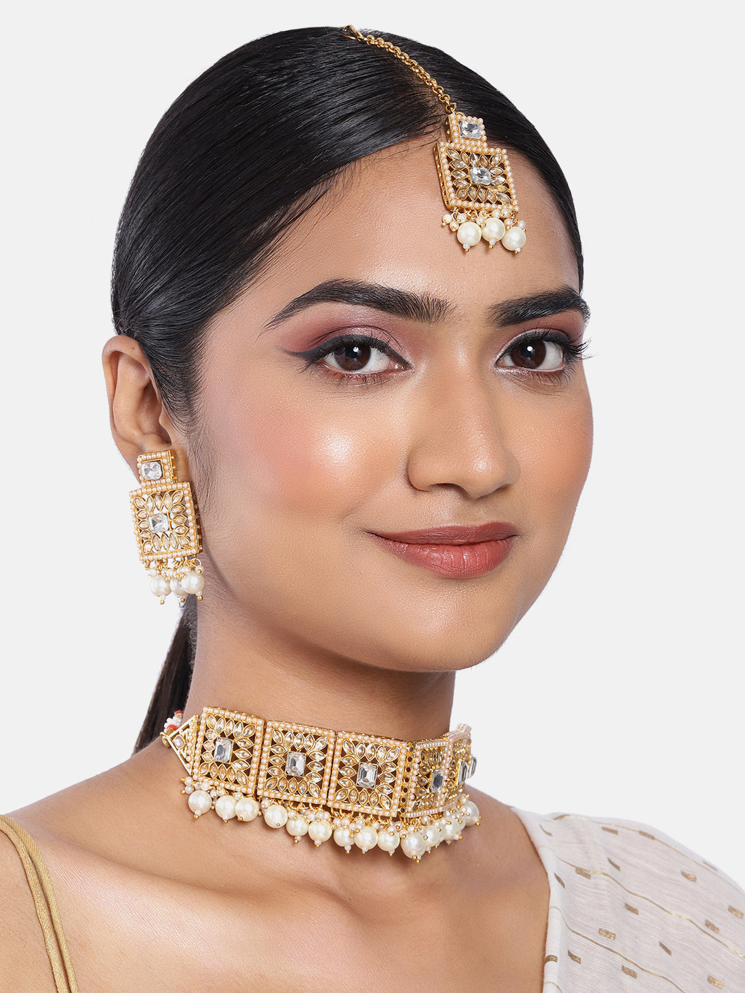 

Peora White Gold-Plated Kundan Embellished Handcrafted Jewellery Set