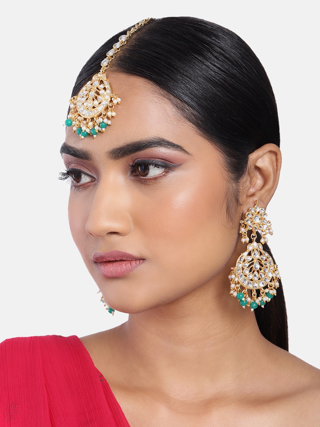 

Peora Green Gold-Plated Kundan & Pearl Studded Maang Tika & Earrings