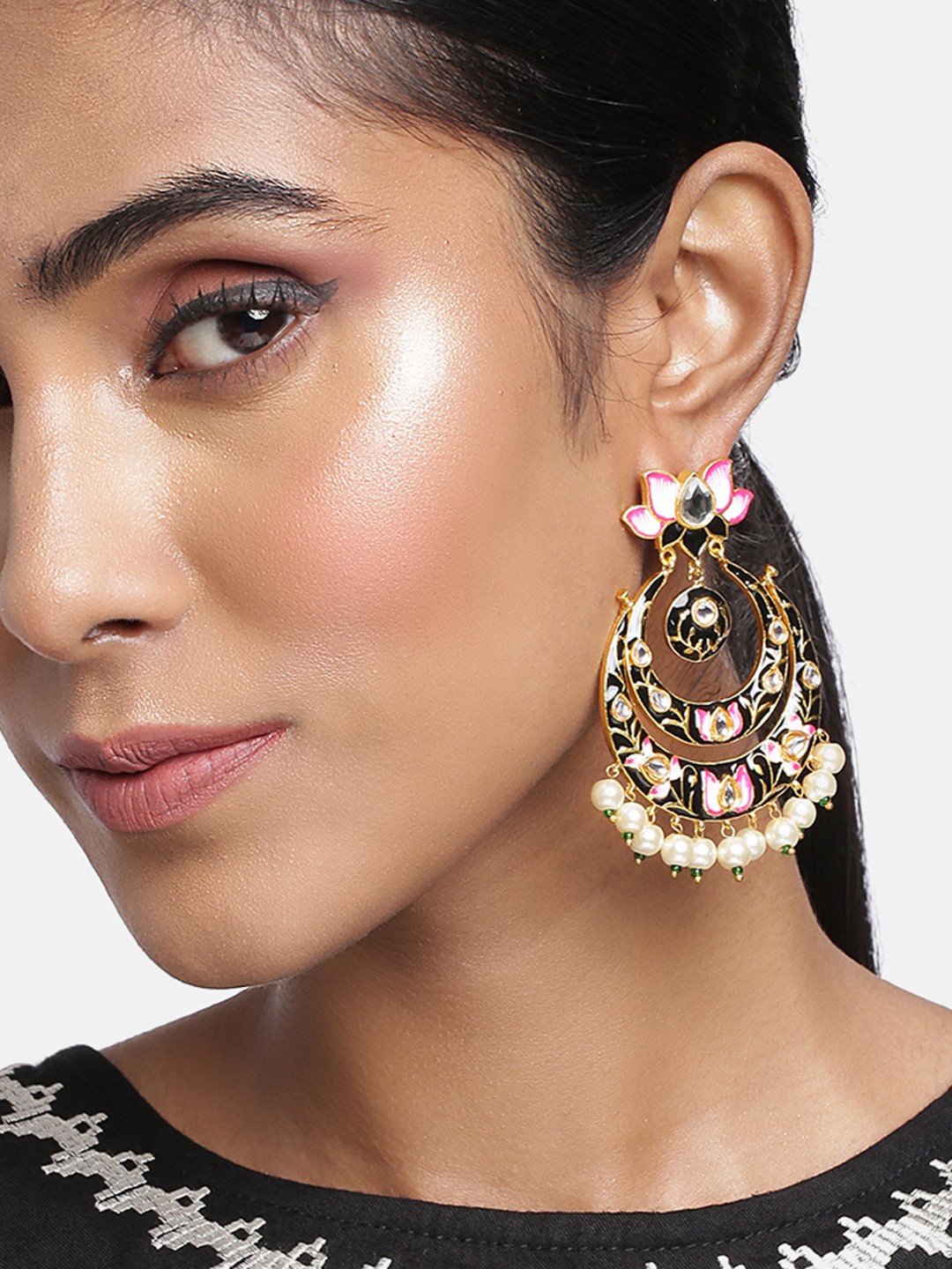 

Peora Women Black & Red Crescent Shaped Chandbalis Earrings