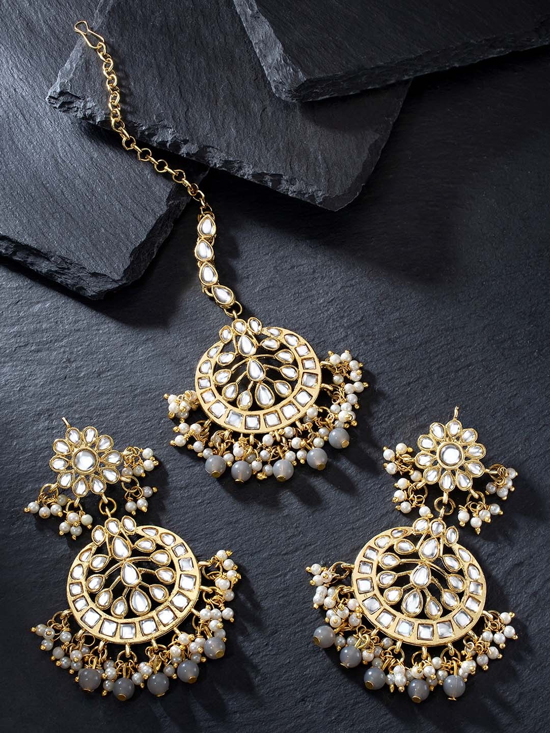 

Peora Grey & White Gold-Plated Kundan & Pearl Studded Maang Tika & Earrings