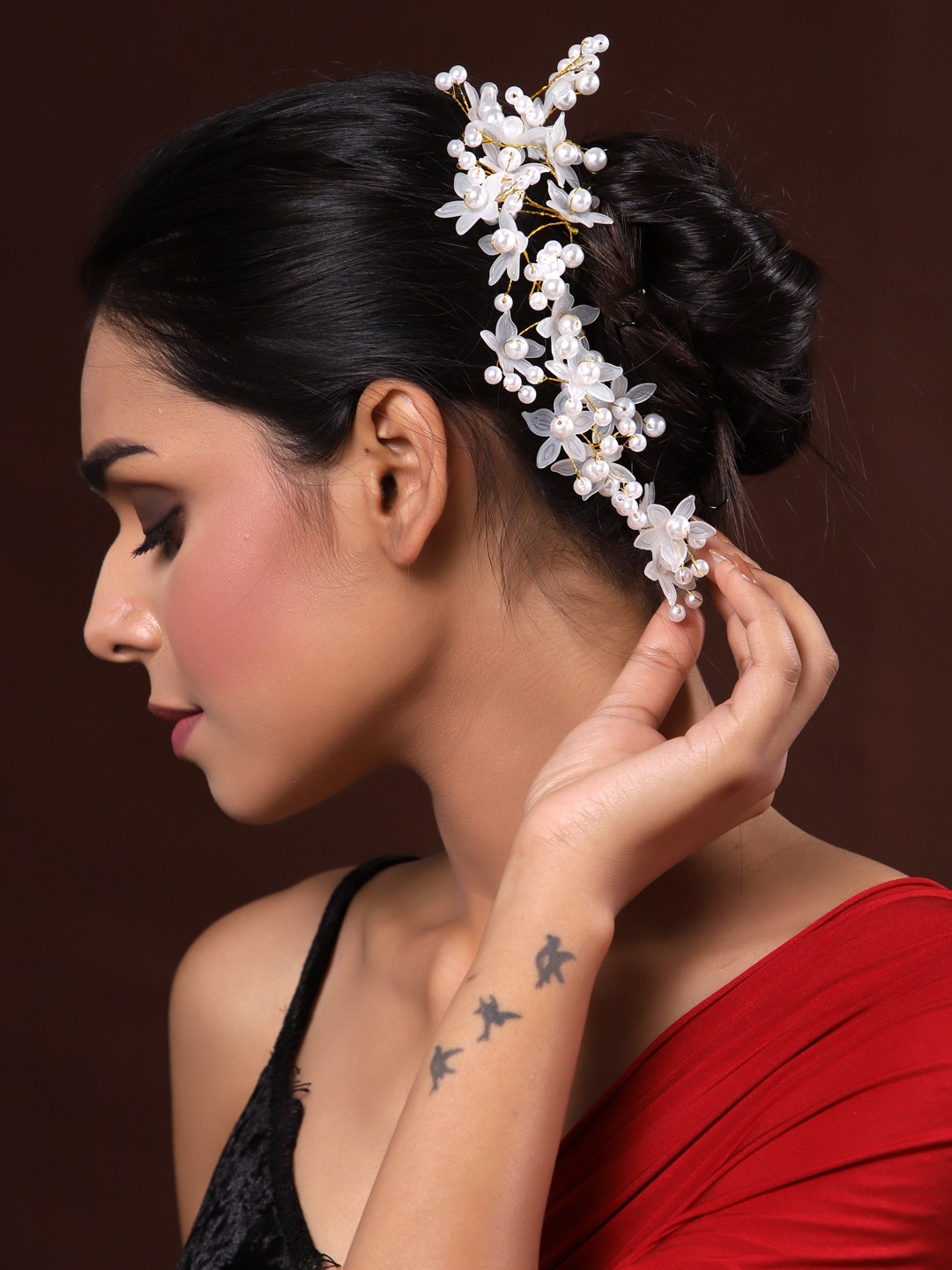 

PANASH Women White & Gold-Toned Set of 6 Beaded U Pins