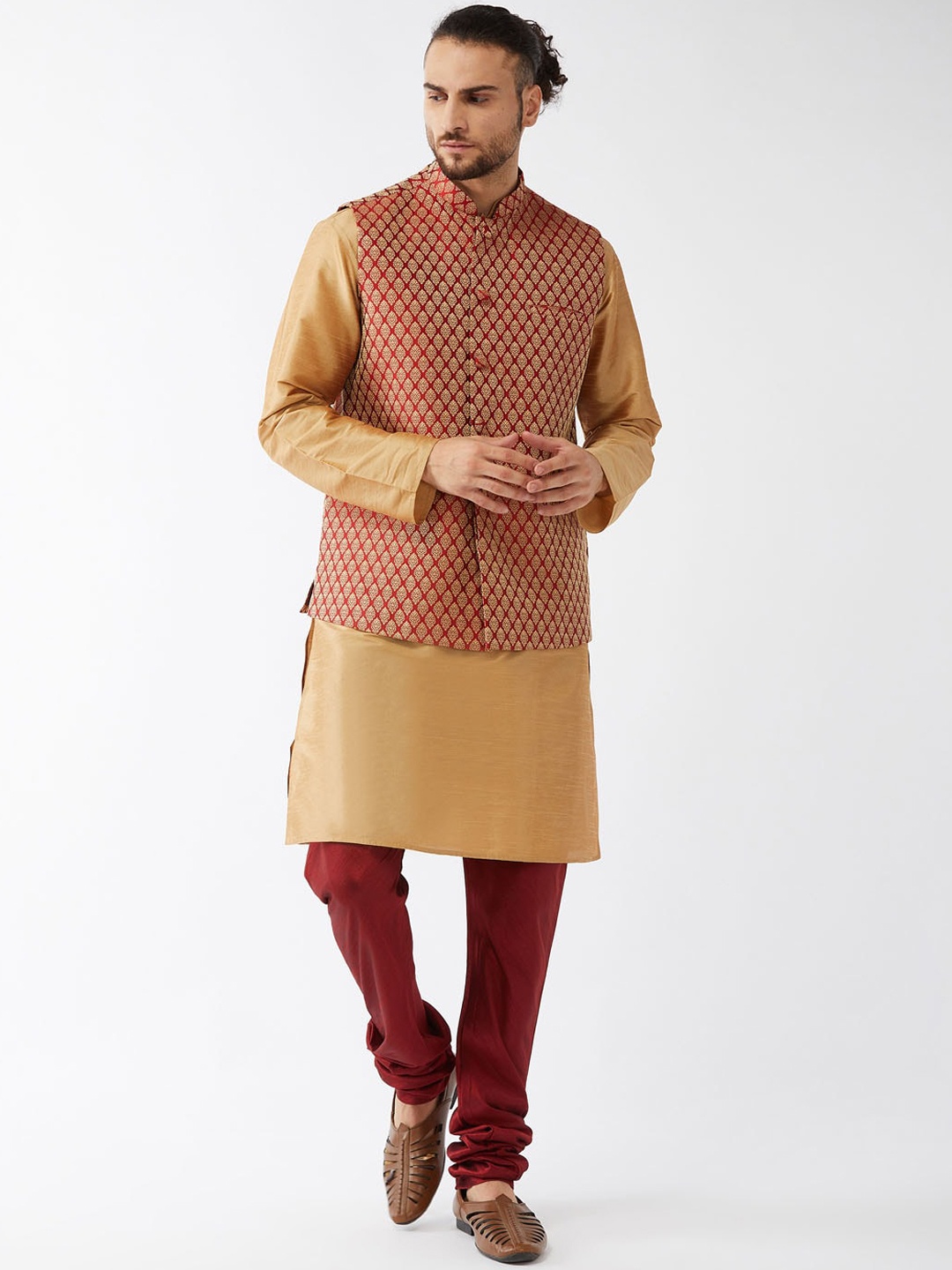 

VASTRAMAY Men Rose Gold & Maroon Solid Regular Kurta With Churidar & Nehru Jacket