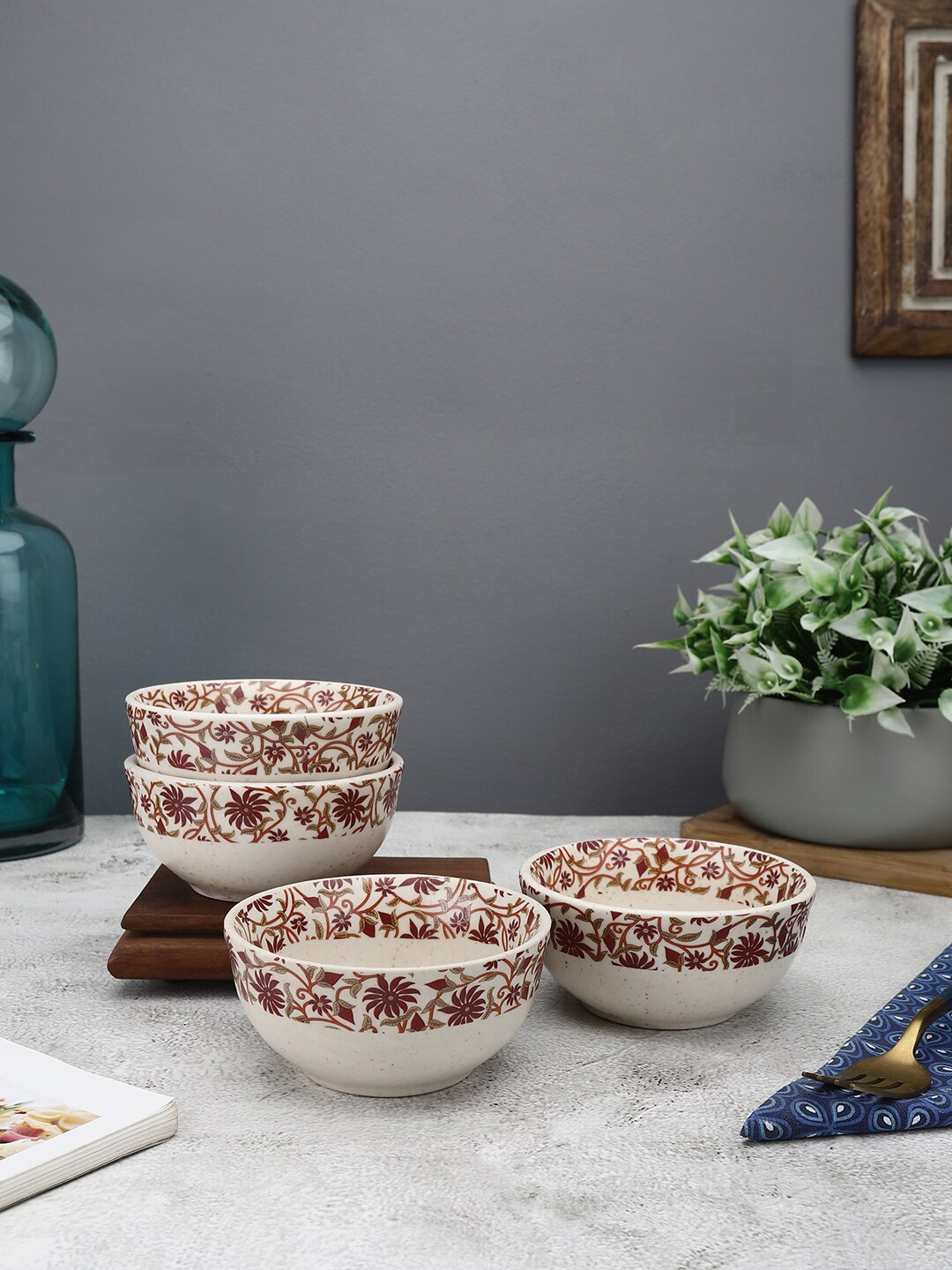 

MIAH Decor Cream-Coloured & Red 4 Pieces Floral Printed Ceramic Matte Bowls