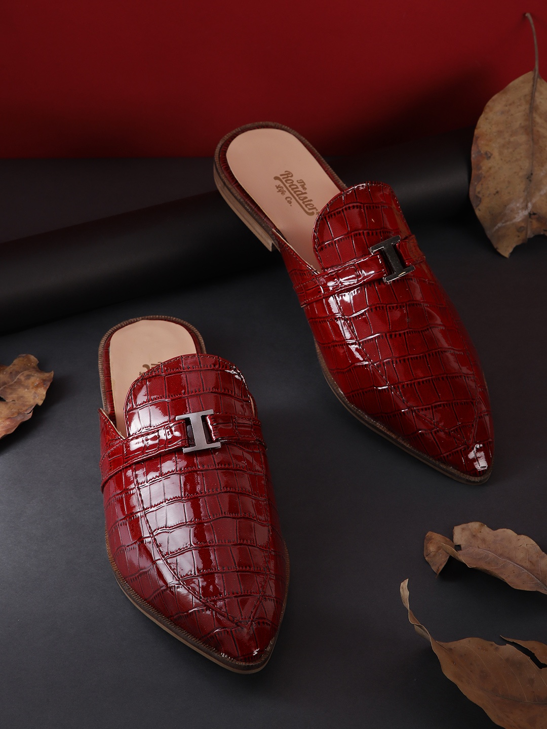 

Roadster Women Croc Textured Mules, Maroon