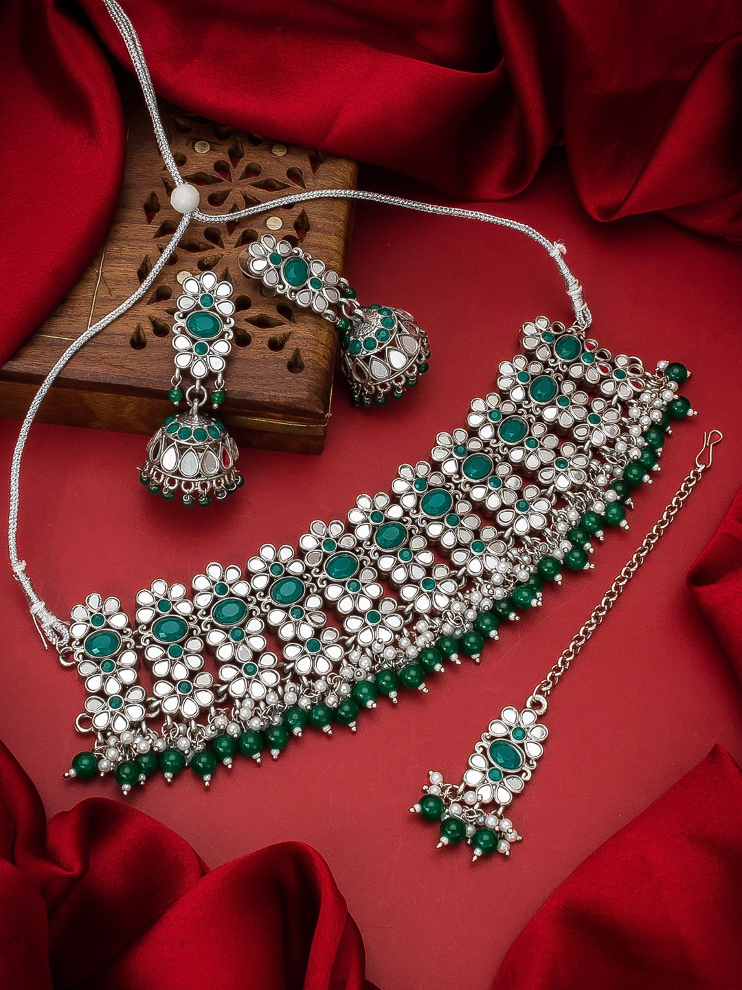 

aadita Women Silver-Toned Green Stone-Studded Beaded Mirror Handcrafted Embellished Jewellery Set