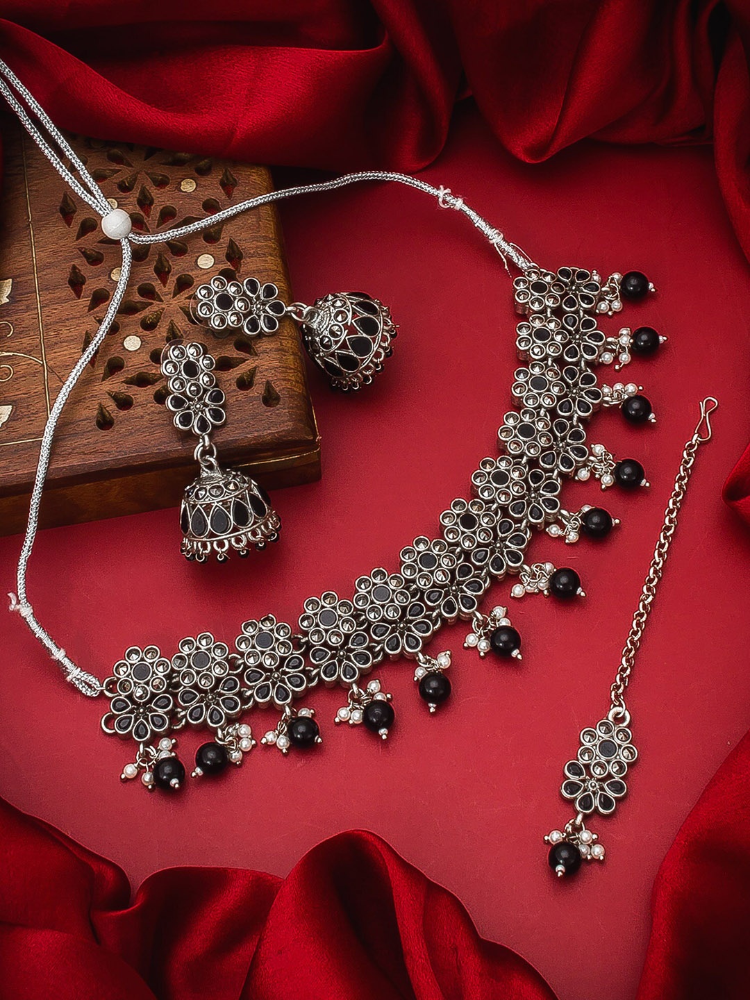 

Aadita Silver-Toned Pearl Beaded Handcrafted Embellished Choker Jewellery Set