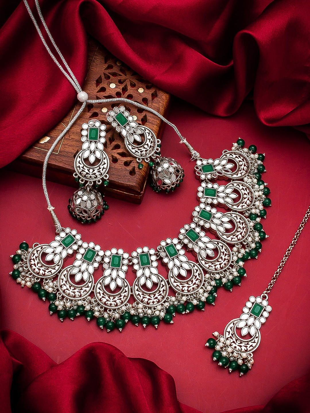 

aadita Silver-Plated Green Stone Studded Green & White Beaded Handcrafted Jewellery Set