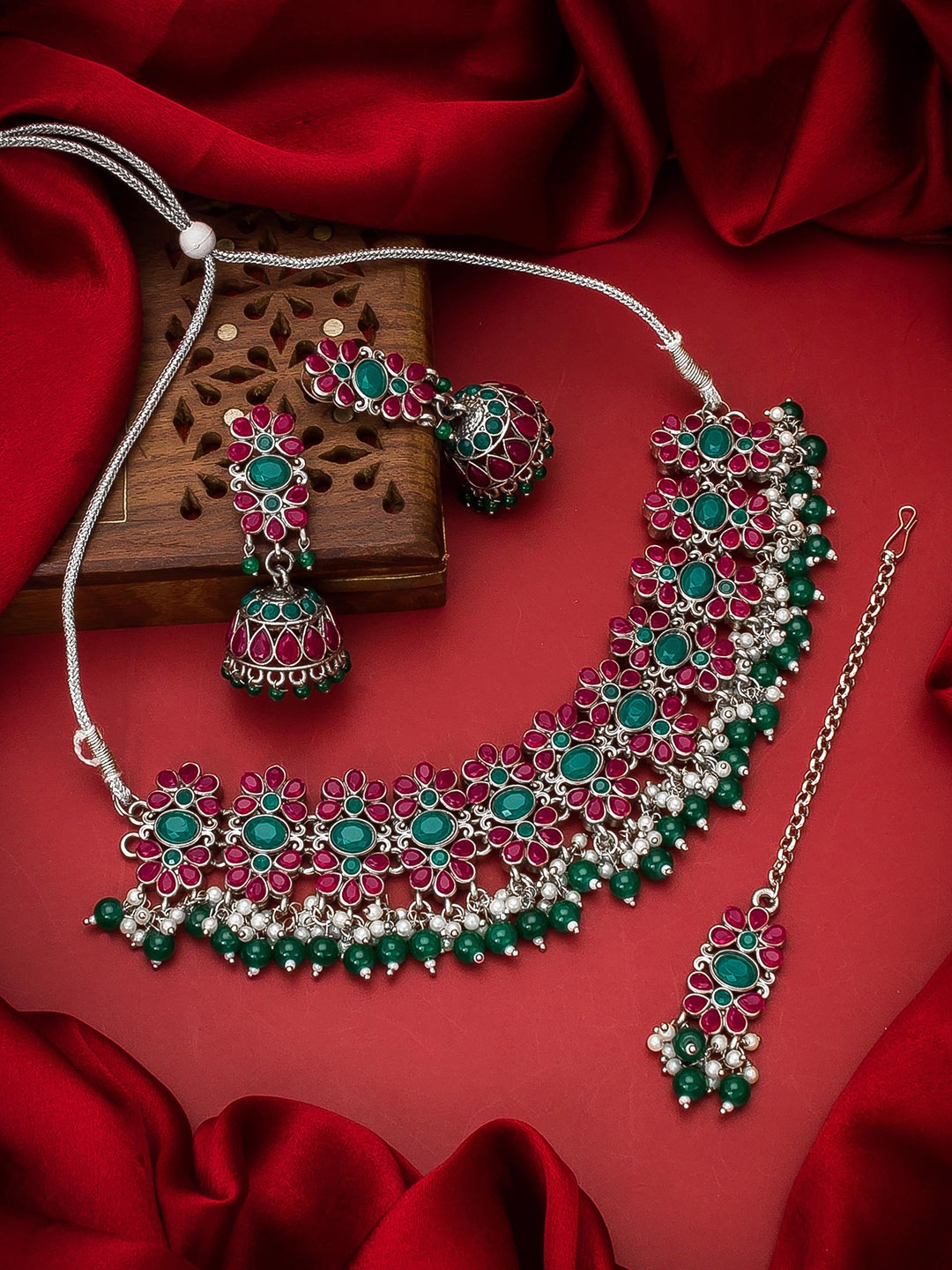 

aadita Pink & Green-Toned Pearl Handcrafted Necklace Earrings & Maang Tikka