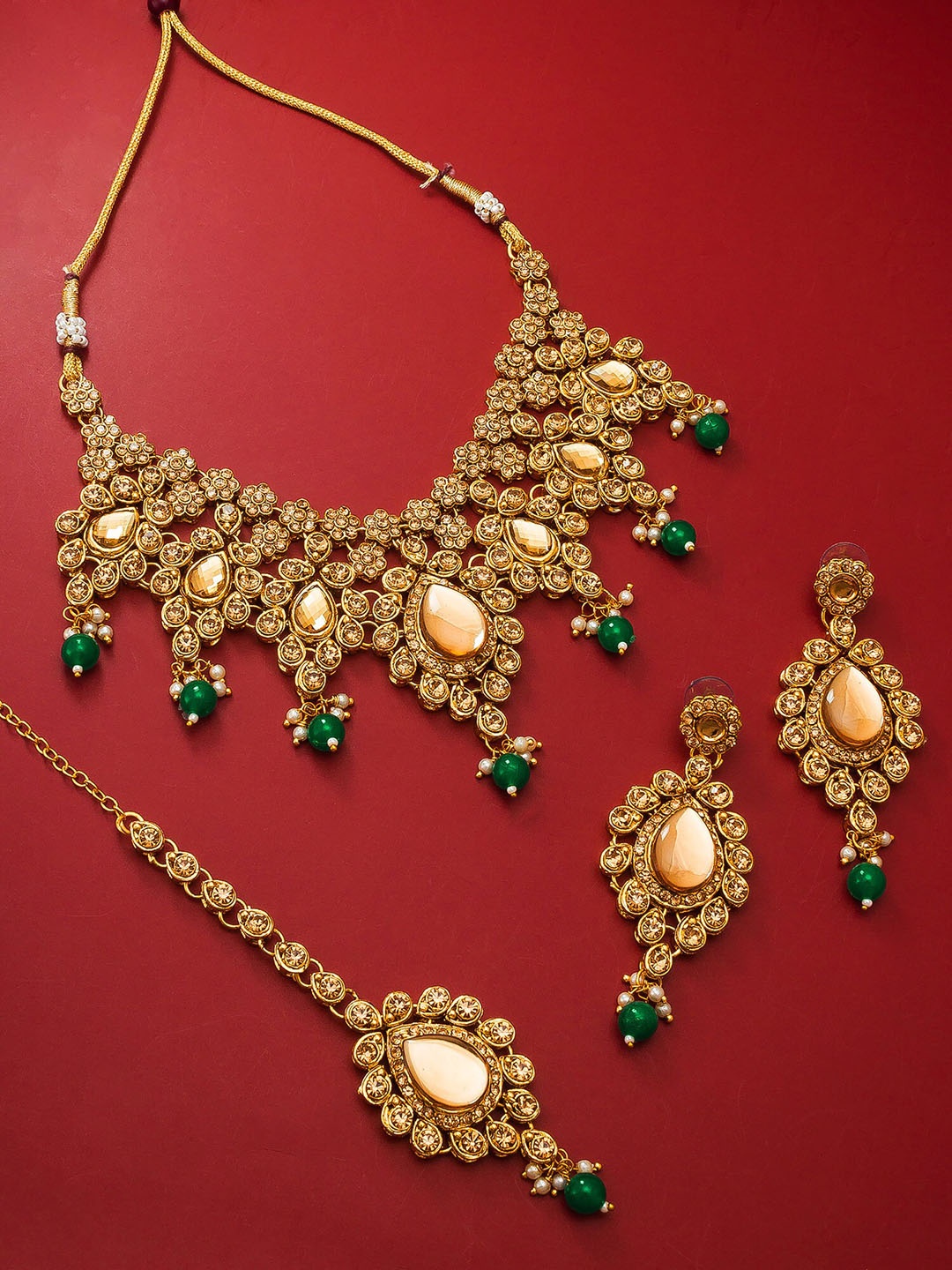 

aadita Gold-Plated Gold Kundan Studded Green Beaded Handcrafted Jewellery Set