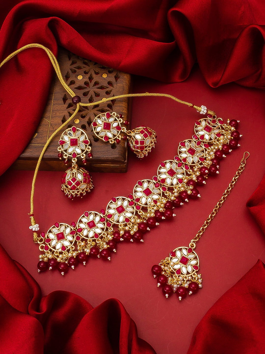

aadita Pearls and Beads Choker Handcrafted Mirror Embellished Jewellery Set, Silver
