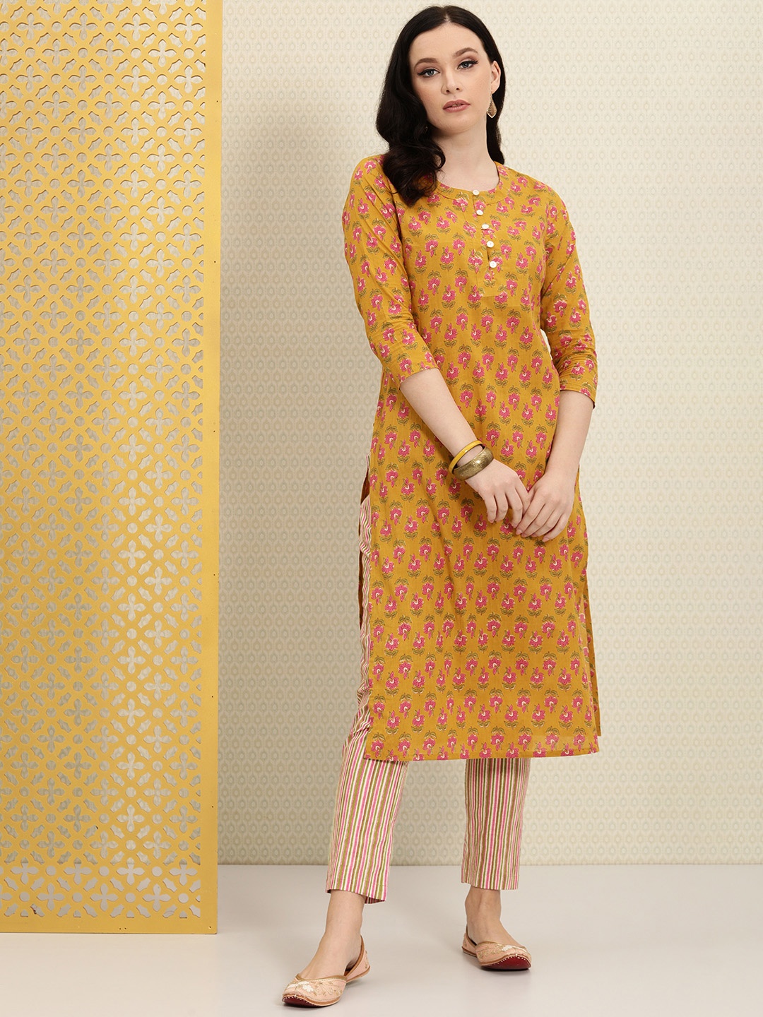 

House of Pataudi Women Mustard Yellow Floral Regular Pure Cotton Kurta with Trousers