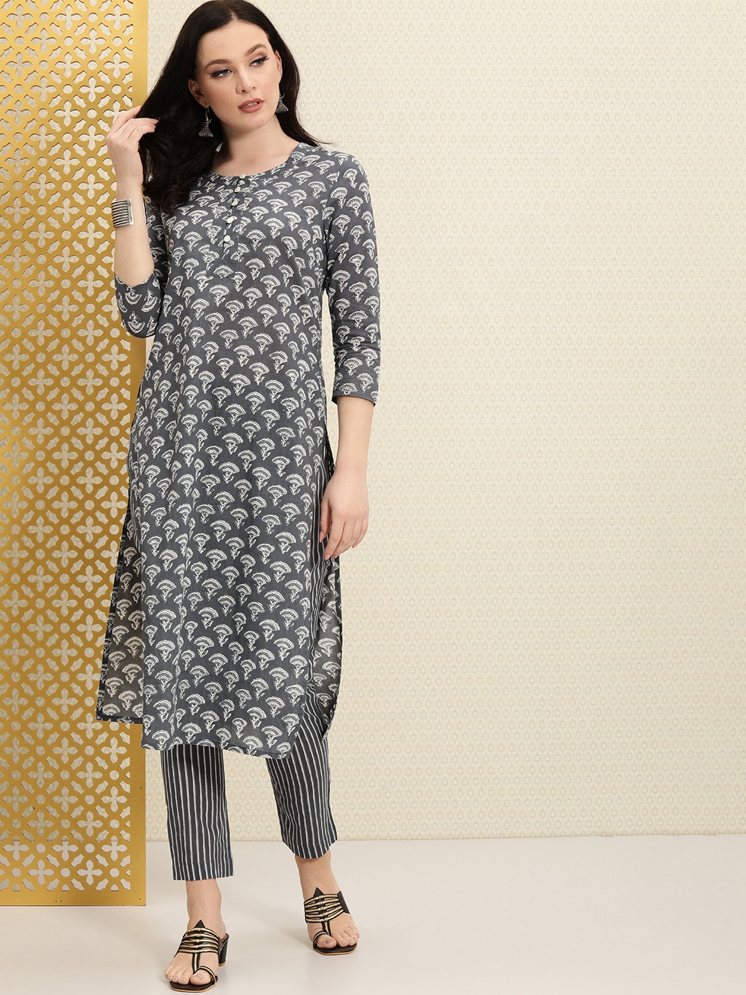 

House of Pataudi Women Grey & White Printed Pure Cotton Rozana Kurta with Trousers
