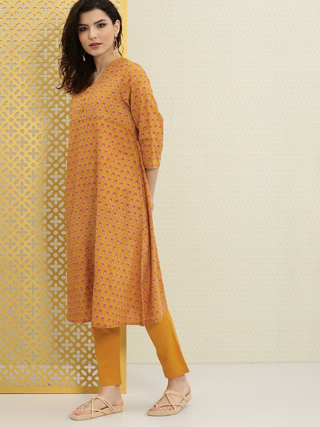 

House of Pataudi Women Yellow Floral Printed Rozana Pure Cotton Kurta Set