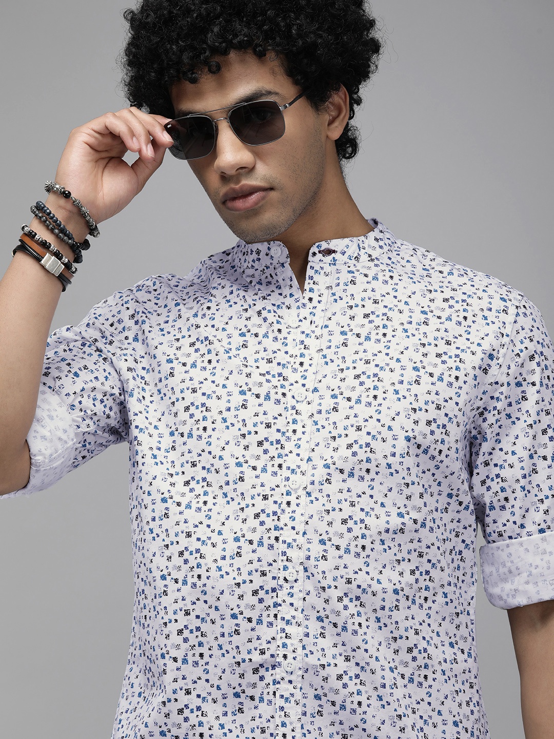 

Roadster Men White Blue Opaque Printed Pure Cotton Casual Shirt