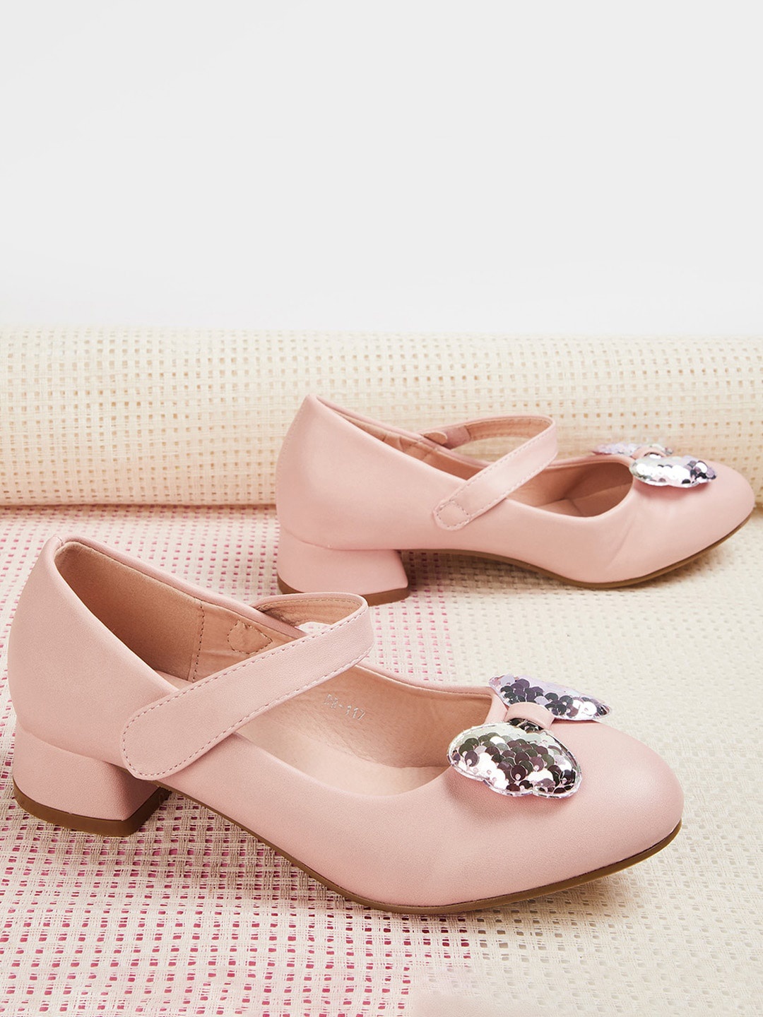 

Fame Forever by Lifestyle Girls Pink Embellished PU Slip-On Sneakers