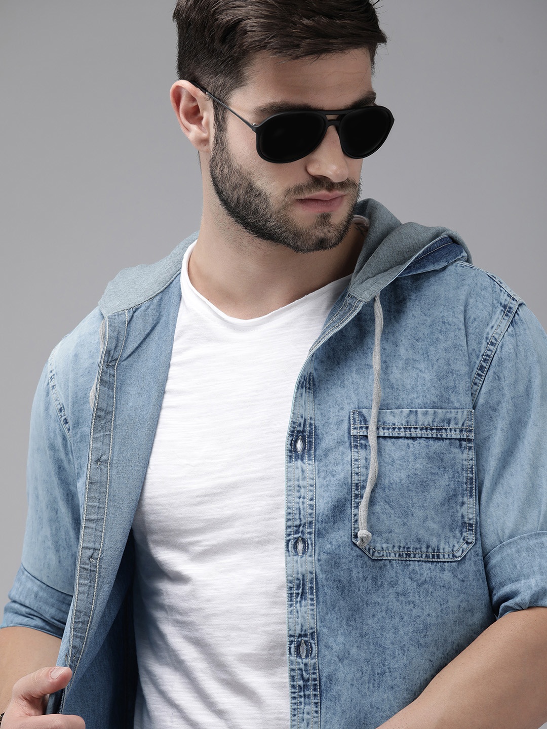

The Roadster Lifestyle Co Men Blue Solid Regular Fit Hooded Denim Casual Shirt