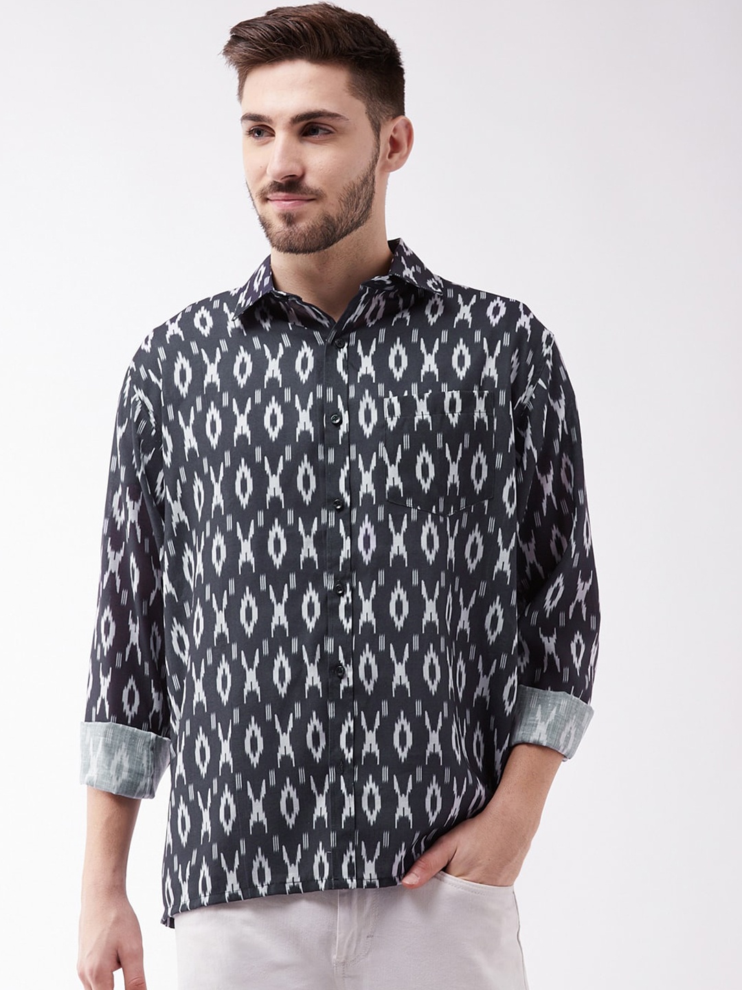 

VASTRAMAY Men Black Ikkat Printed Ethnic Shirt