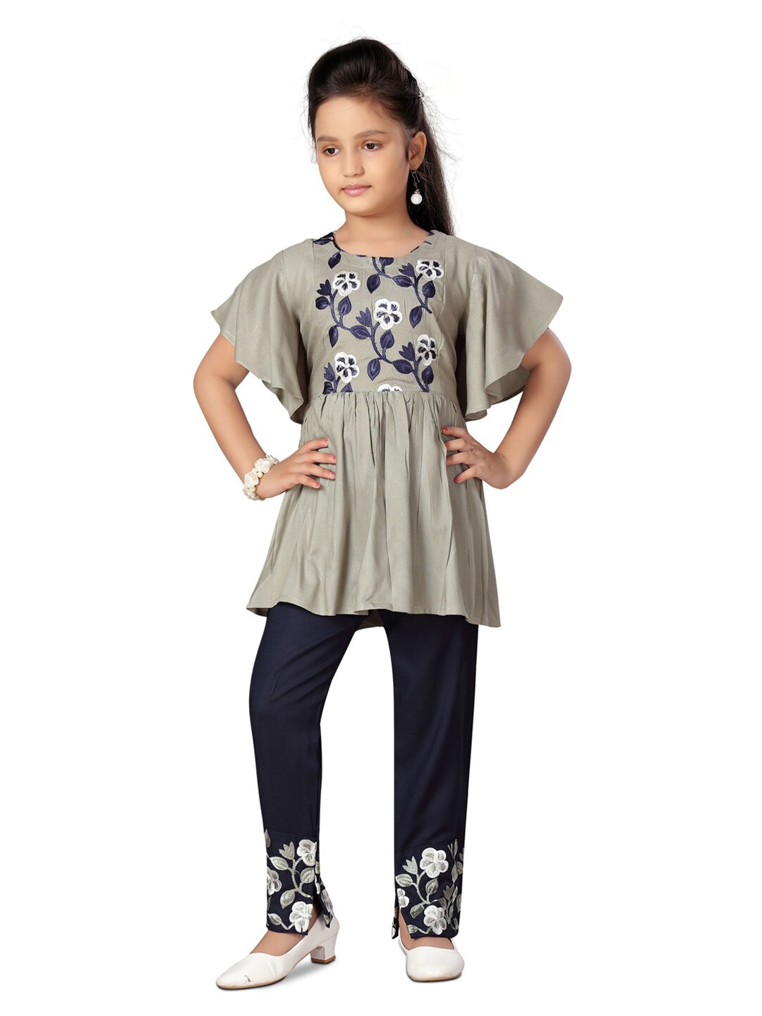 

Aarika Girls Green & Navy Blue Embroidered Co-ords set