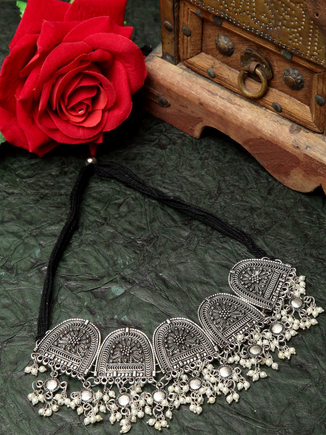 

Moedbuille Women Silver-Toned Brass Choker Necklace