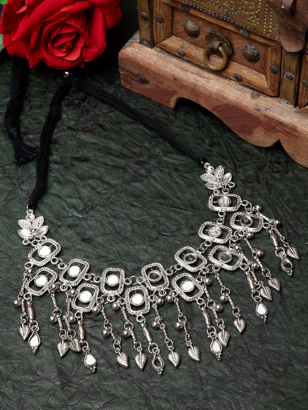 

Moedbuille Silver-Toned Brass Silver-Plated Oxidised Necklace