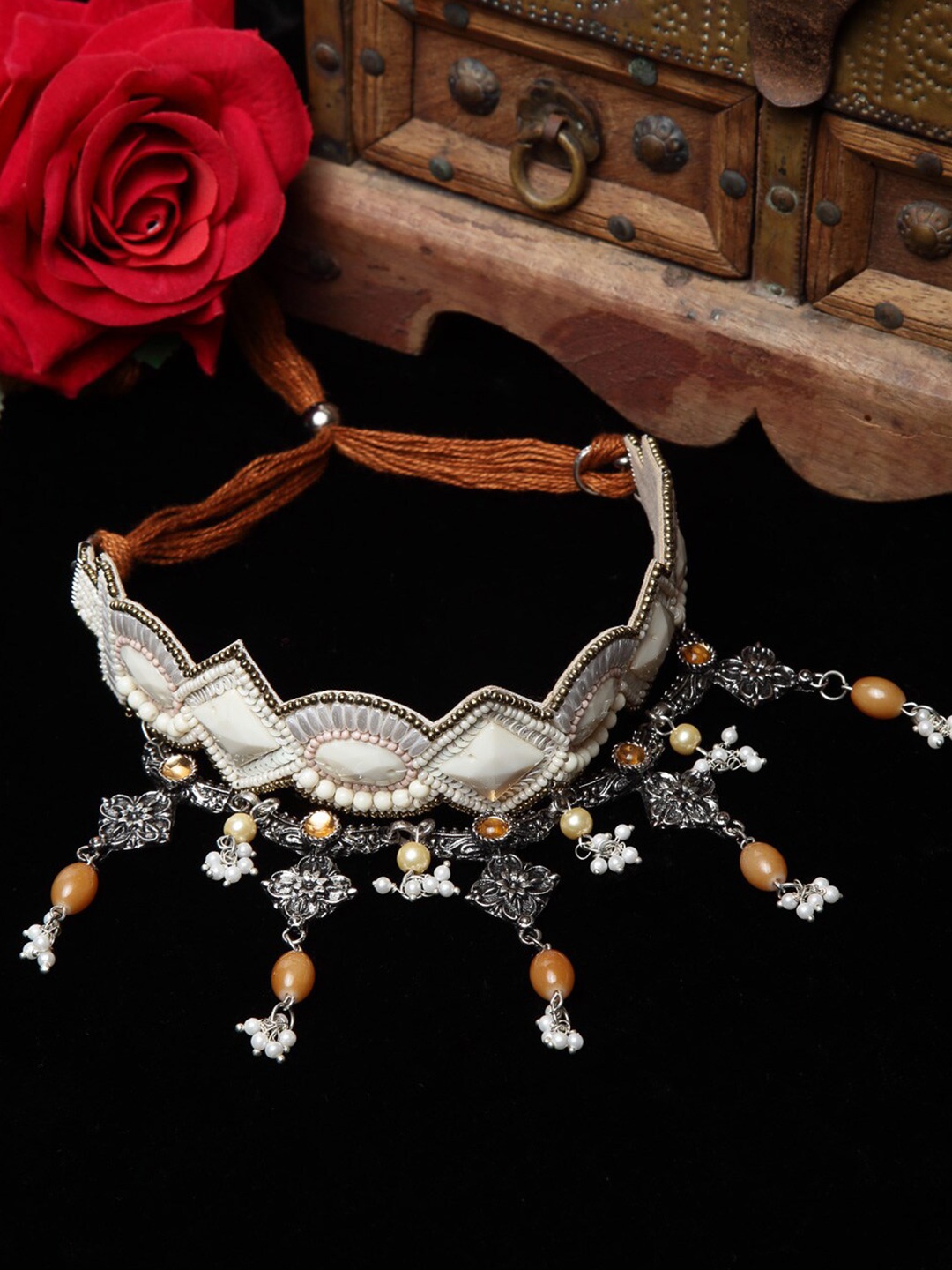 

Moedbuille Women Off White Contemporary Design Tasselled Detail Choker