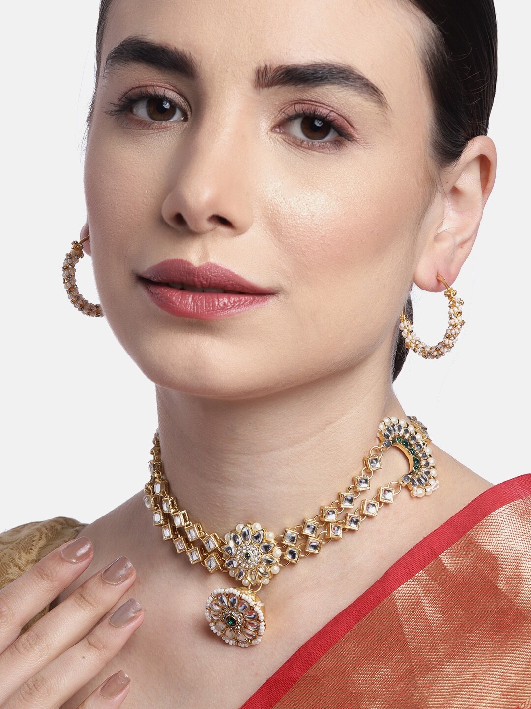 

Anouk White & Green Gold-Plated Kundan-Studded & Beaded Traditional Jewellery Set