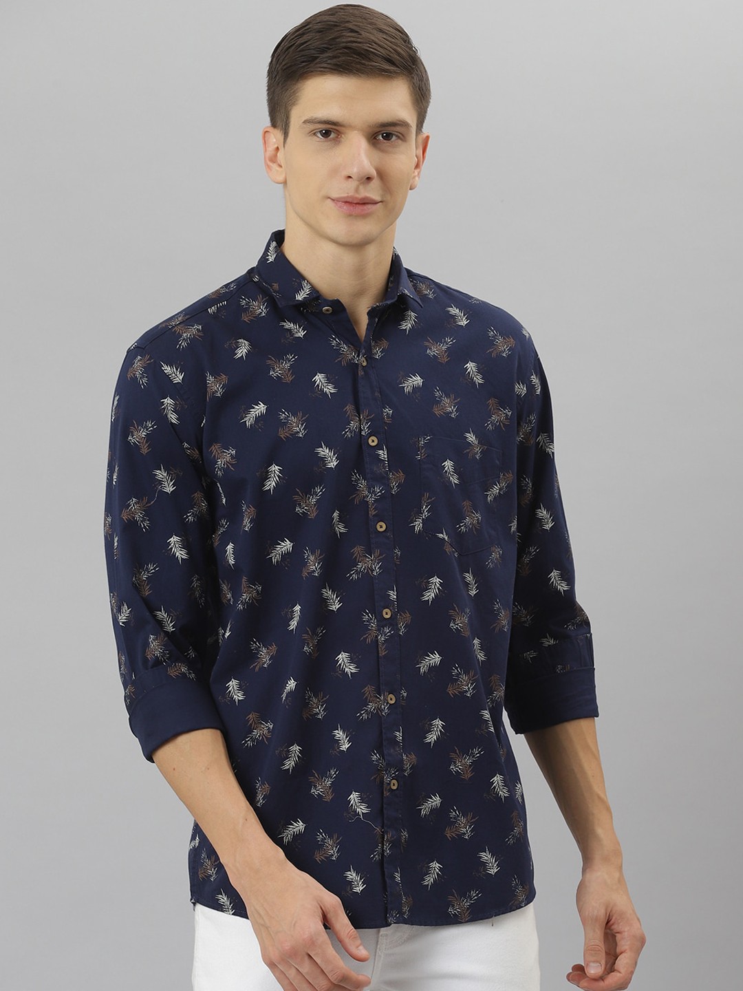 

Richlook Men Navy Blue & White Slim Fit Tropical Opaque Printed Cotton Casual Shirt