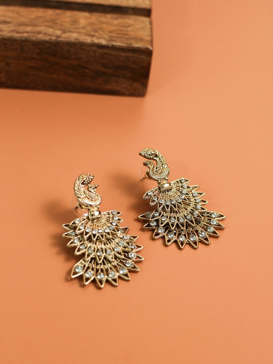 

AccessHer Gold-Plated & White Peacock Shaped Drop Earrings