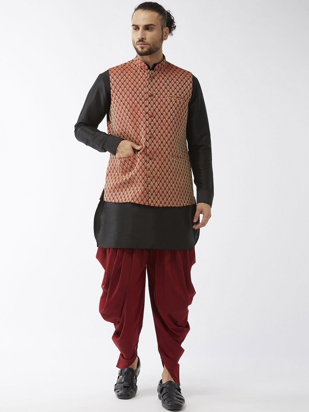 

VASTRAMAY Men Black Ethnic Motifs Printed Layered Kurti with Patiala & Jacket