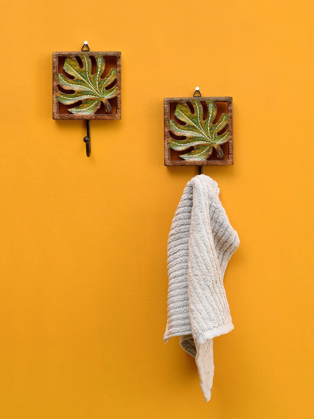 

AAKRITI ART CREATIONS Set Of 2 Brown & Green Autumn Leaf Single Hook Wooden Towel Hangers