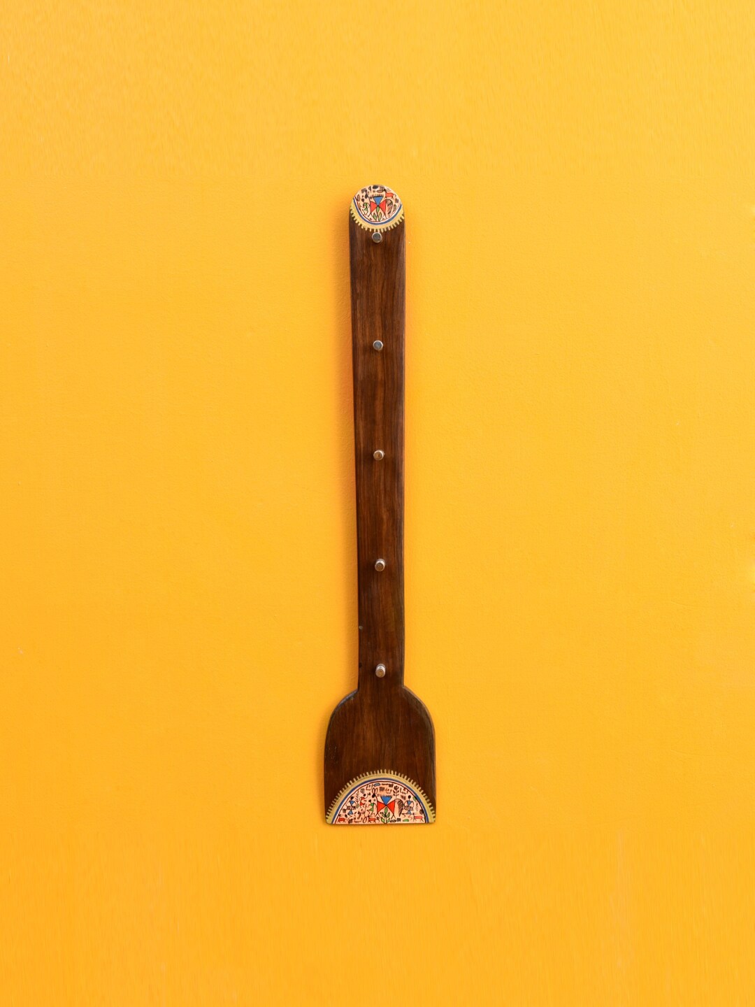 

AAKRITI ART CREATIONS Brown Handcrafted Spatula 5 Key Holder